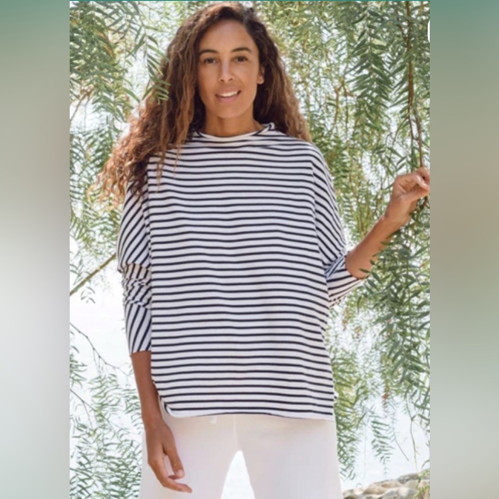 Frank & Eileen Effie top size small funnel neck long sleeve navy blue white